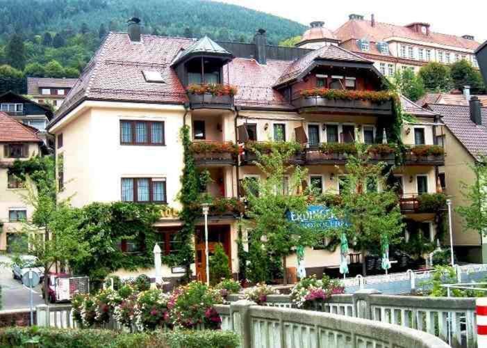 Hotel Restaurant Alte Linde Бад-Вильдбад Экстерьер фото